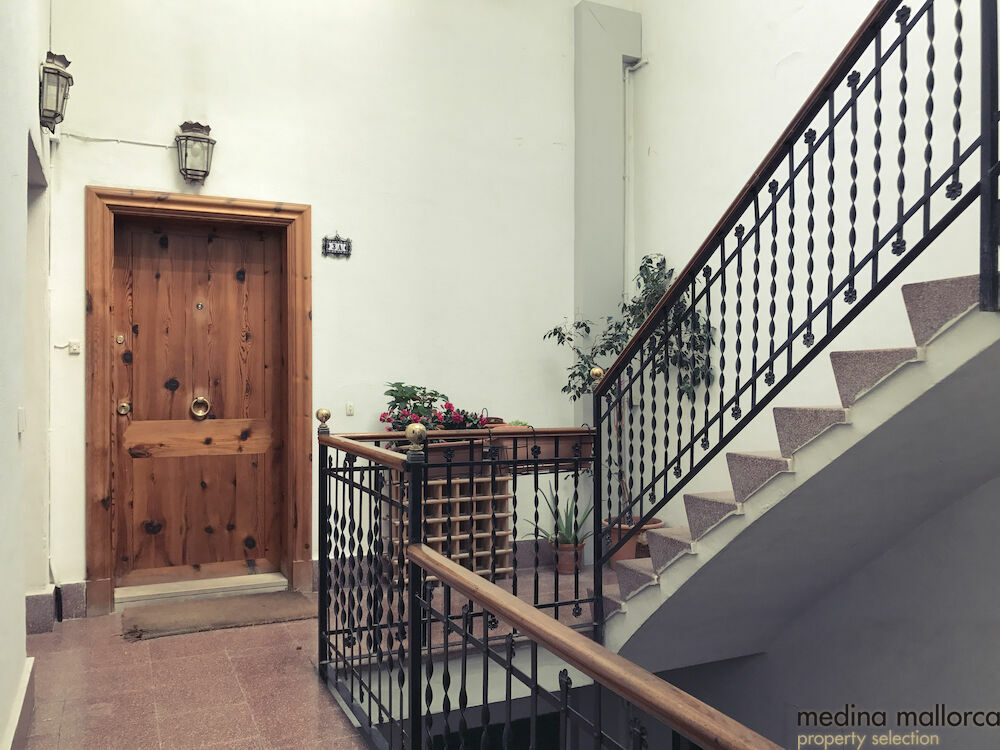 atico completamente reformado casco antiguo palma medina mallorca 1 2