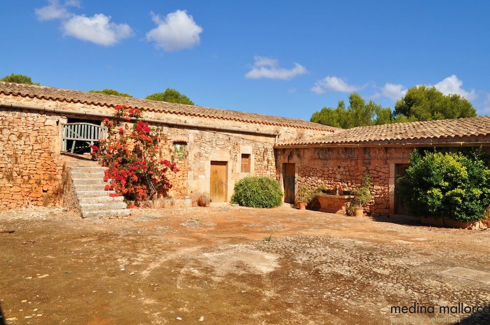 finca historica situada costa este mallorca medina mallorca 10