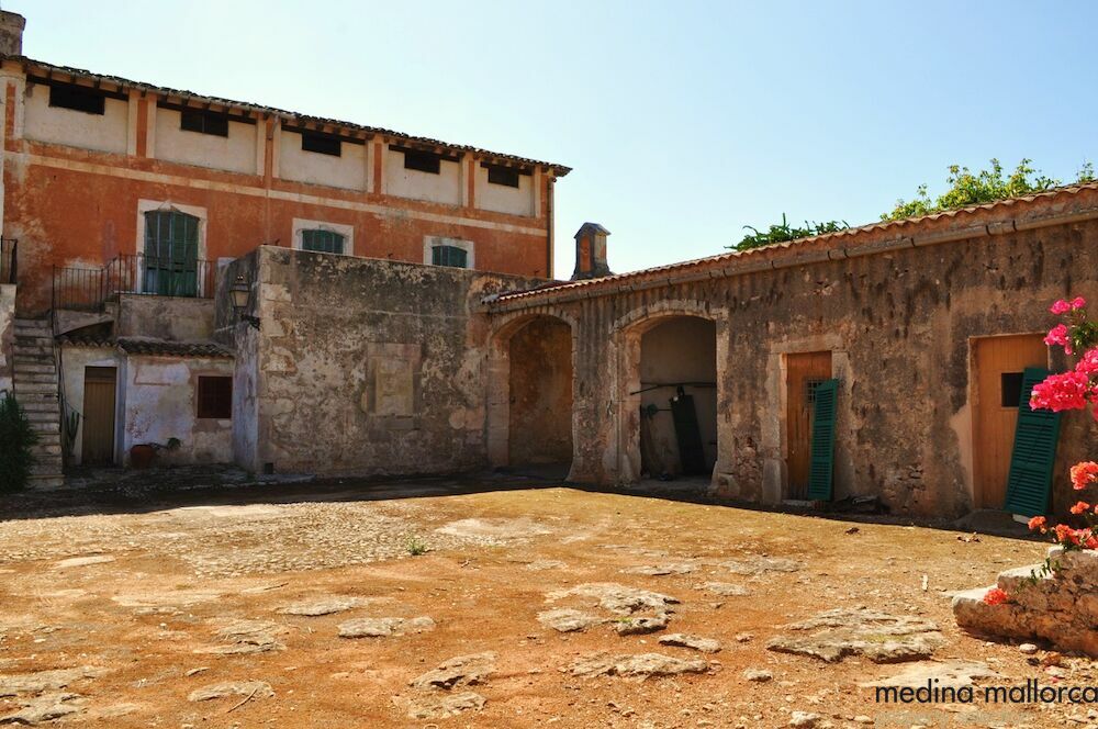 finca historica situada costa este mallorca medina mallorca 7