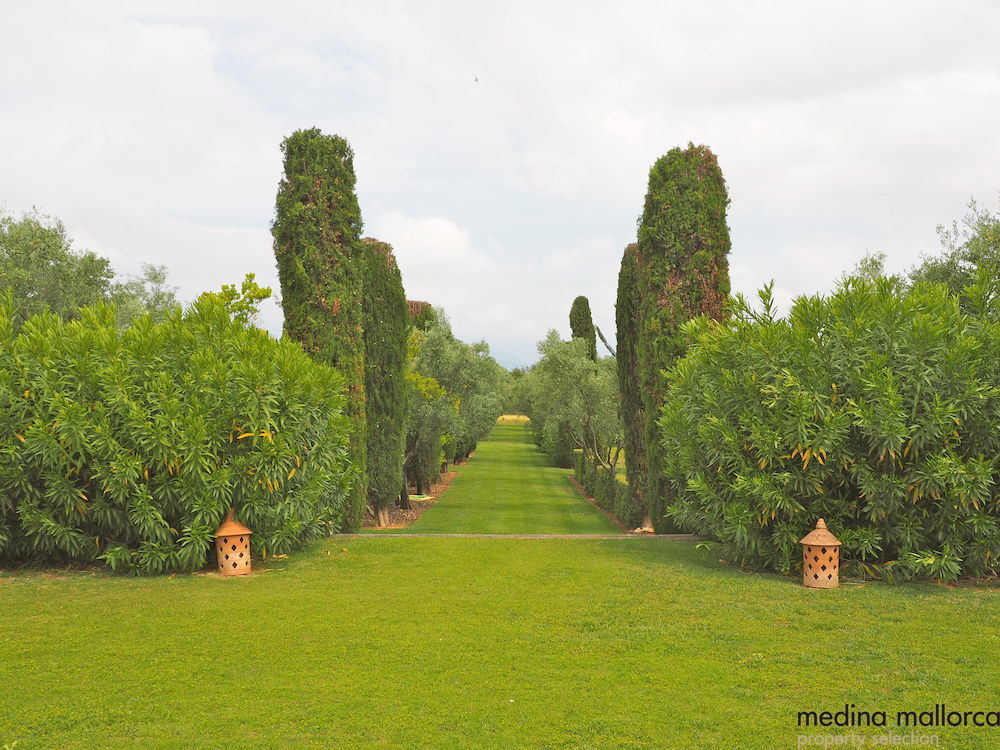 magnifica finca rodeada de jardines llubi medina mallorca 23