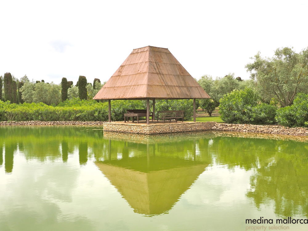magnifica finca rodeada de jardines llubi medina mallorca 26