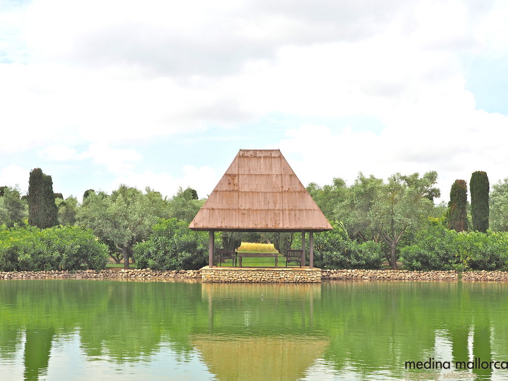 magnifica finca rodeada de jardines llubi medina mallorca 27