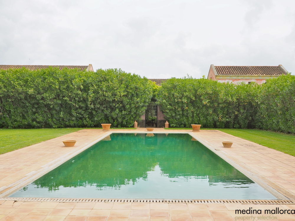 magnifica finca rodeada de jardines llubi medina mallorca 3